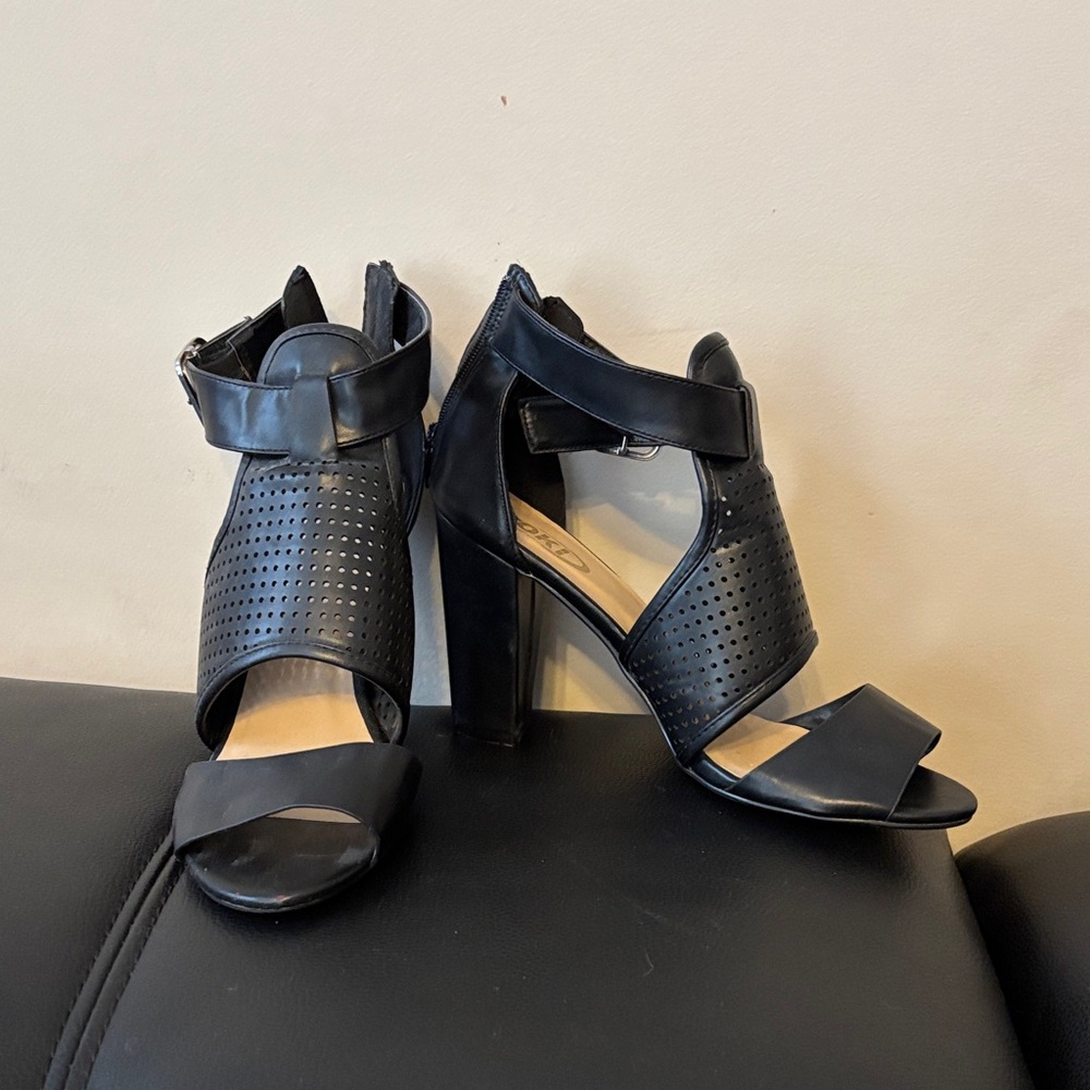 Chic Black Heeled Sandals